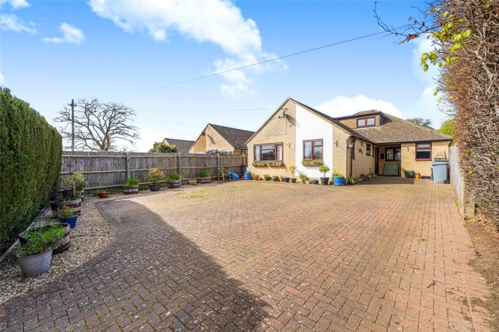 Woodway Road, Middle Barton, Chipping Norton, Oxfordshire, OX7 7BW