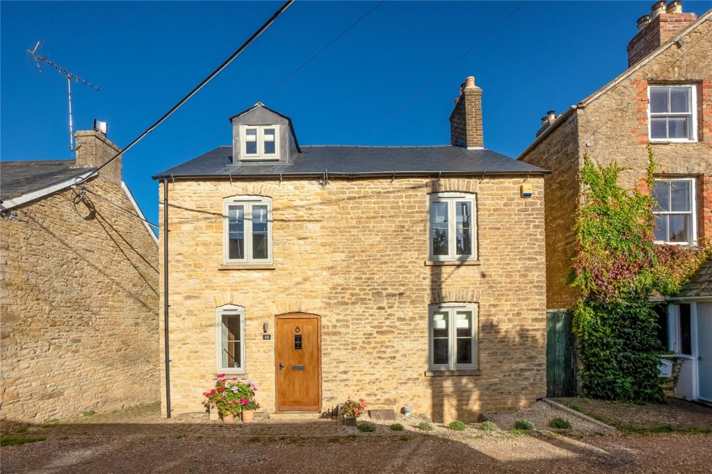 Alexandra Square, Chipping Norton, Oxfordshire, OX7 5HL