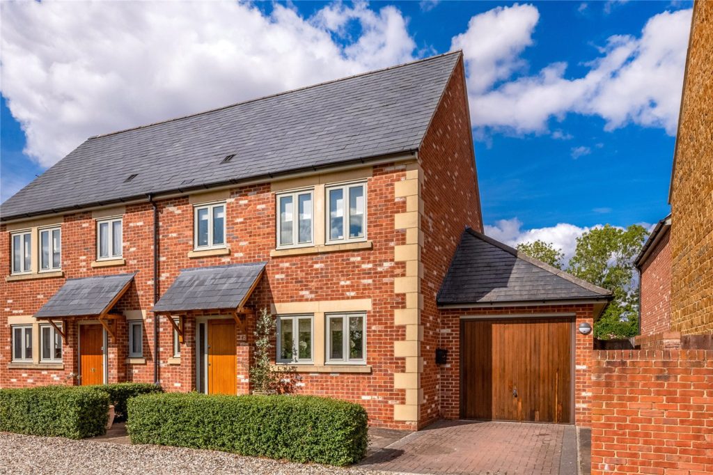 Earls Close, Deddington, OX15 0RY