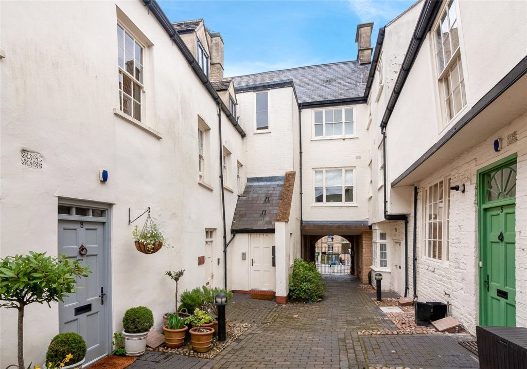 White Hart Mews, High Street, Chipping Norton, Oxfordshire, OX7 5FB