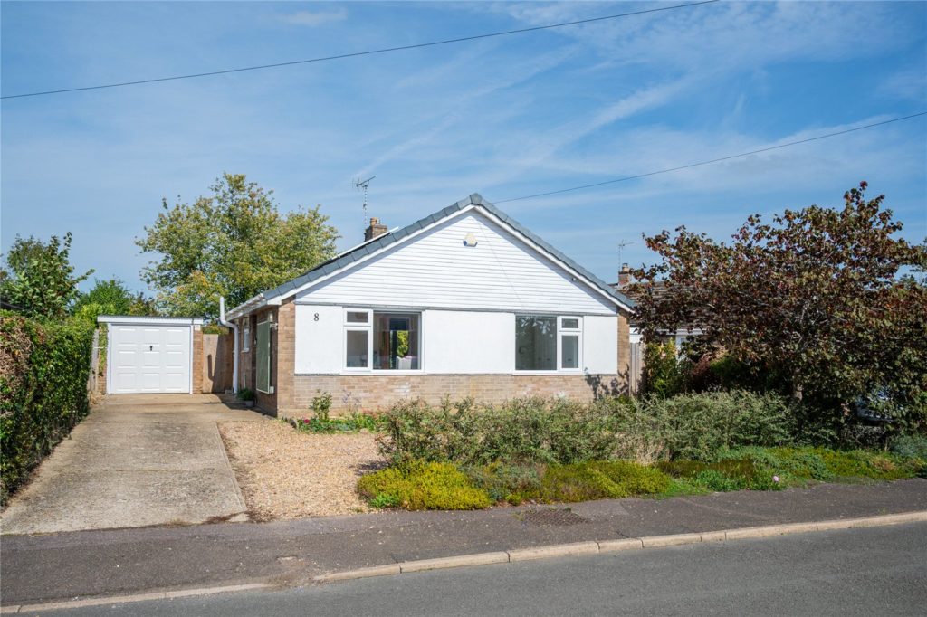 Cartwright Road, Charlton, Banbury, Oxfordshire, OX17 3DG