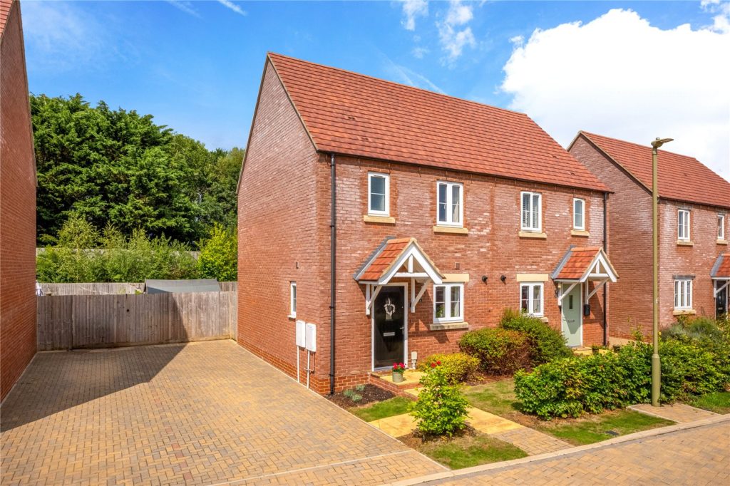 Simmons Way, Hook Norton, Oxfordshire, OX15 5FT