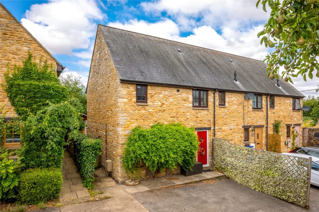 High Street, Croughton, Northants, NN13 5LT