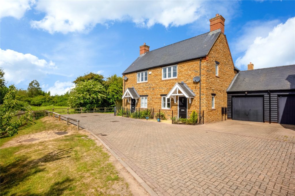 Halestrap Way, Kings Sutton, Banbury, Oxfordshire, OX17 3SF