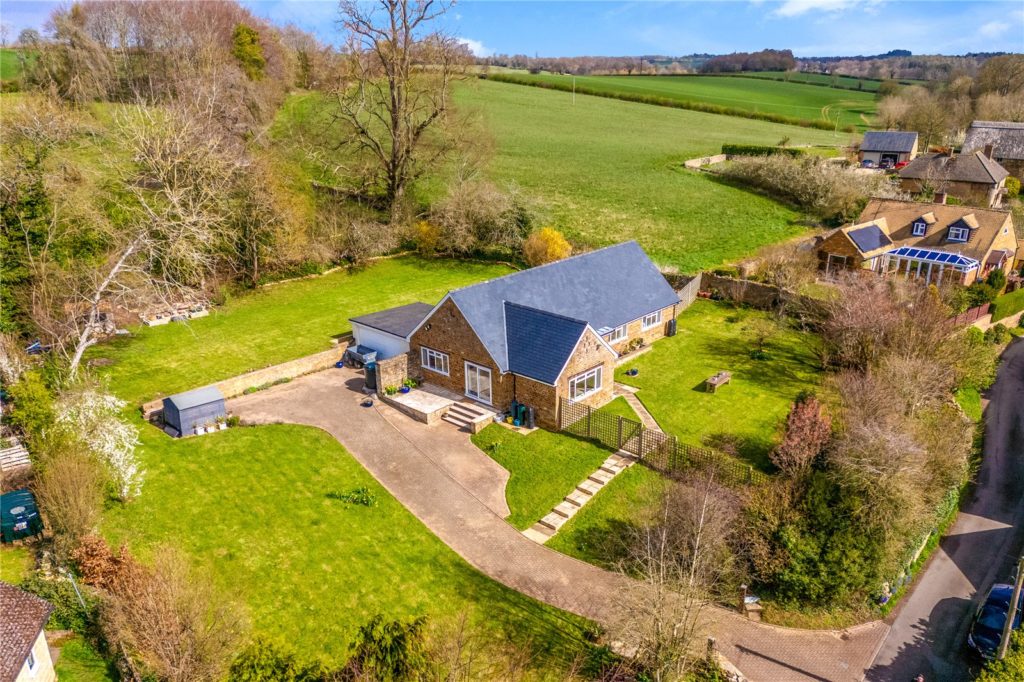 Hollow Road, Lower Tadmarton, Oxon, OX15 5SS