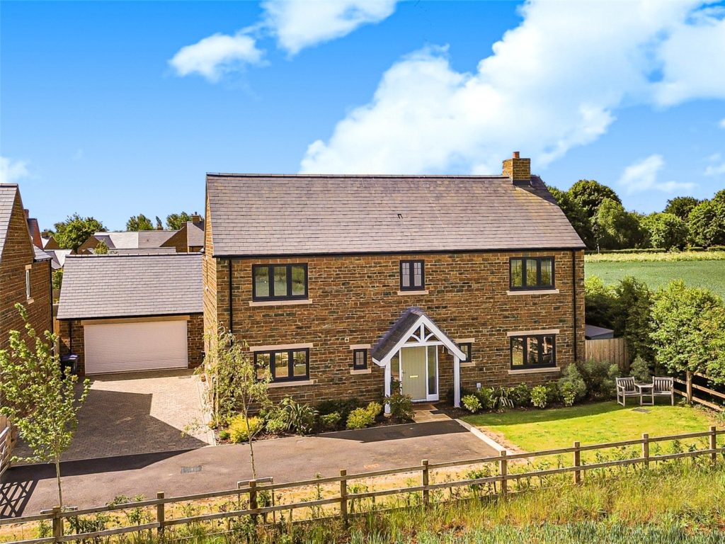 Hobart Way, Deddington, Oxon, OX15 0AH