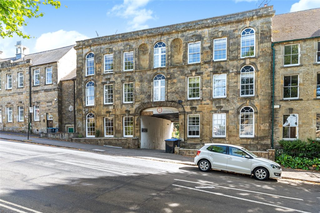 Kings Head Court, New Street, Chipping Norton, Oxfordshire, OX7 5LP