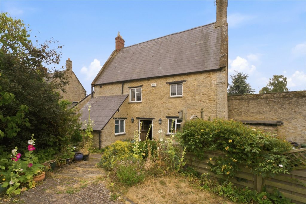 Roundtown, Anyho, Banbury, Oxfordshire, OX17 3BG