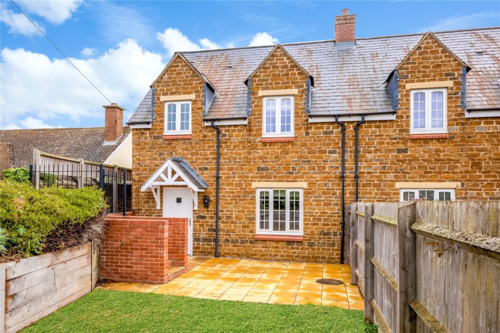Rochester Close, Middleton Cheney, Oxfordshire, OX17 2RW