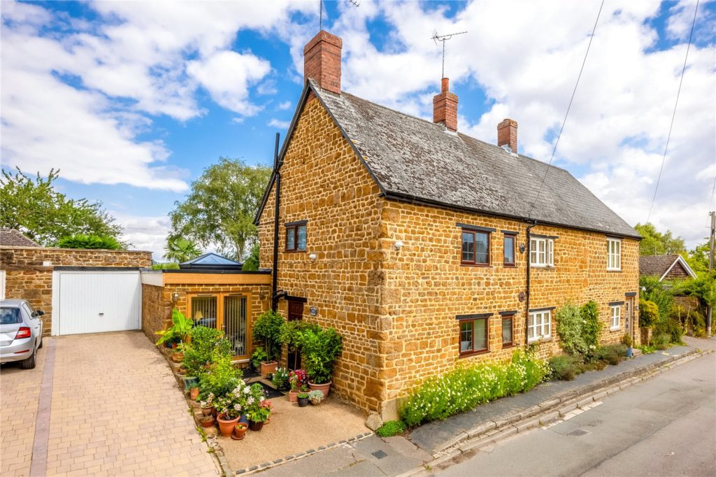 Creampot Lane, Cropredy, Banbury, Oxfordshire, OX17 1NT
