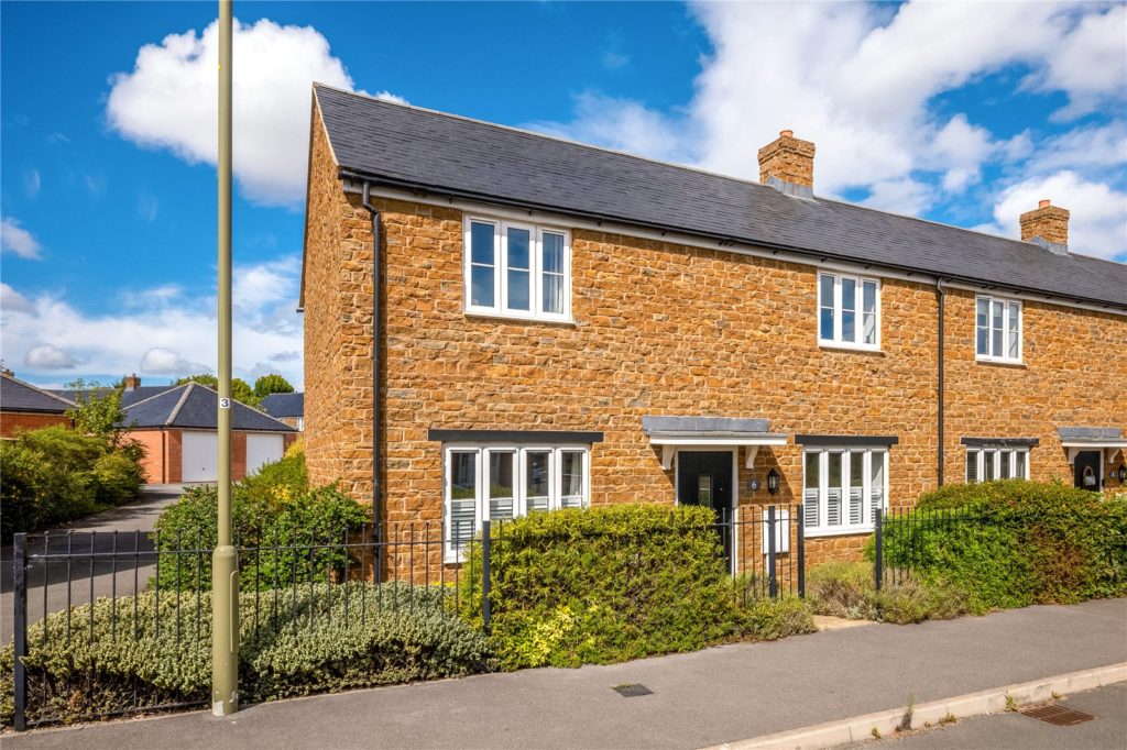 Dickenson Road, Bloxham, Banbury, Oxfordshire, OX15 4TQ