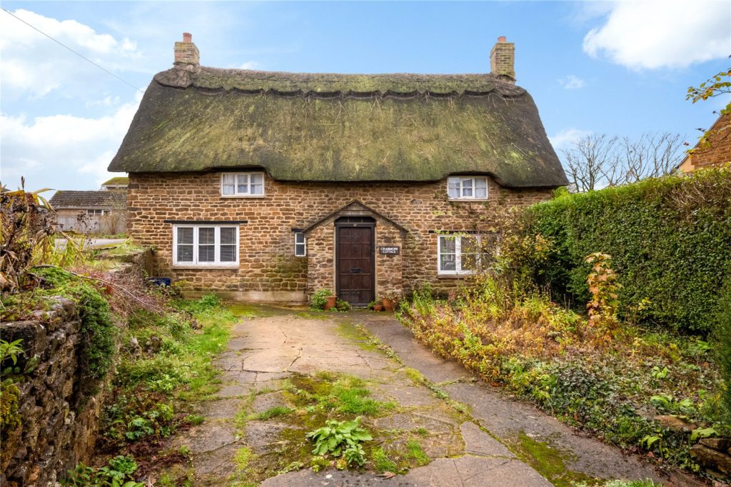 Glovers Lane, Middleton Cheney, Oxfordshire, OX17 2NU