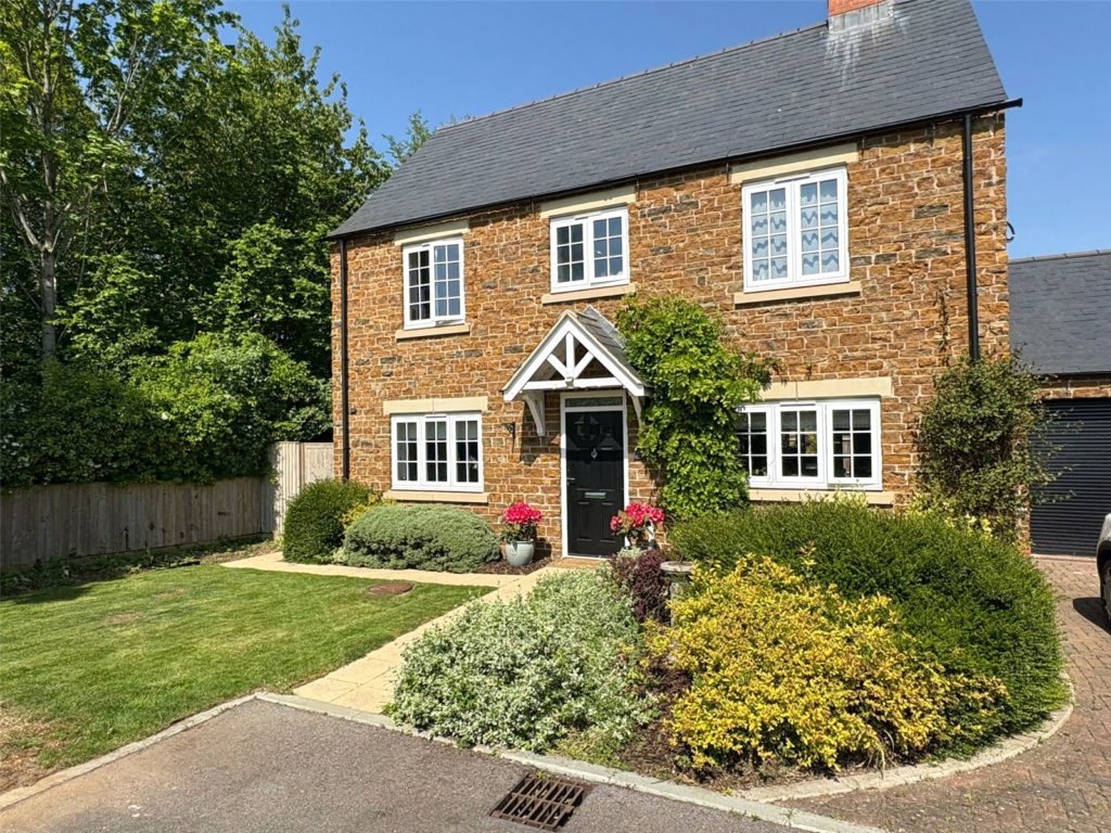 Henge Close, Adderbury, Banbury, Oxfordshire, OX17 3GA