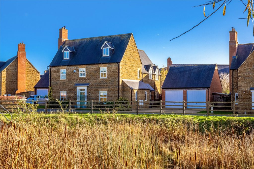 Hampton Drive, Kings Sutton, Banbury, Oxfordshire, OX17 3QR