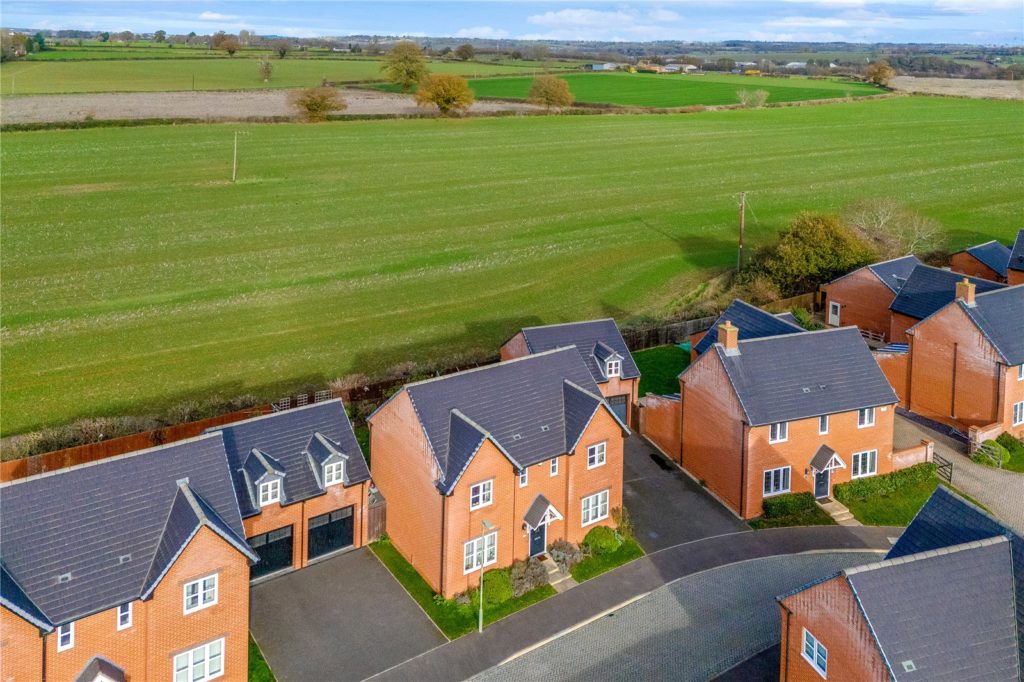 Tarvers Way, Adderbury, Banbury, Oxfordshire, OX17 3FR