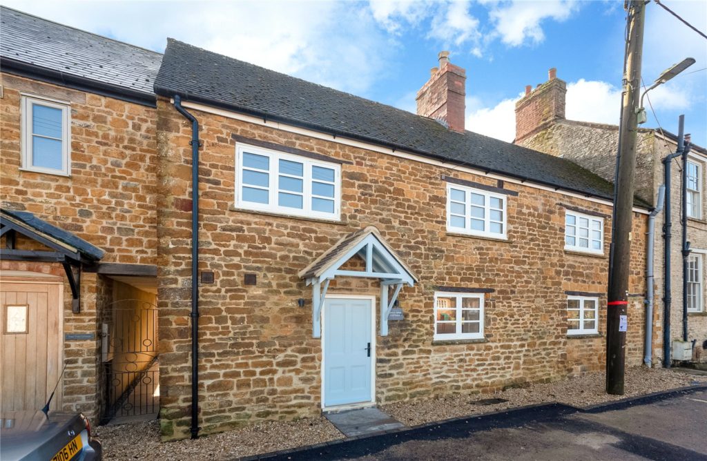 Earls Lane, Deddington, Oxfordshire, OX15 0TQ