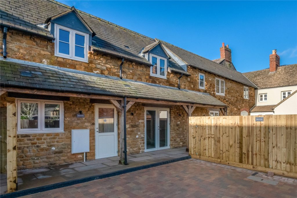 Kings Court, Deddington, Oxfordshire, OX15 0SH