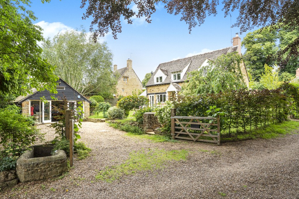 Manor Road, Adderbury, Banbury, Oxfordshire, OX17 3EL