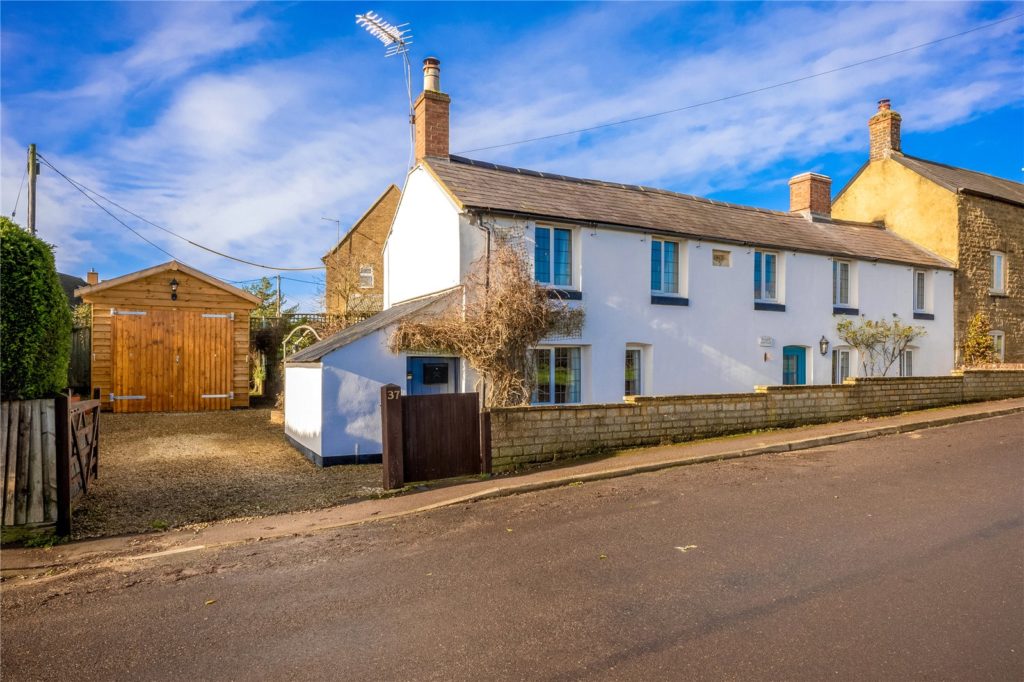 Worton Road, Middle Barton, Chipping Norton, Oxfordshire, OX7 7EE
