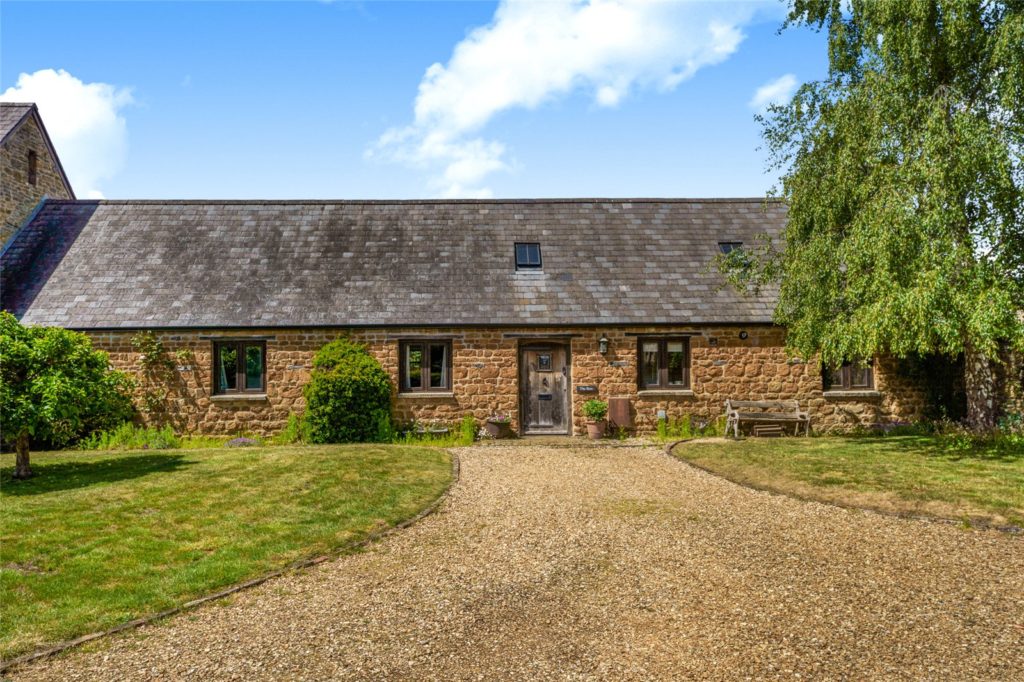 Pound Court, Earls Lane, Deddington, Banbury, Oxfordshire, OX15 0LA