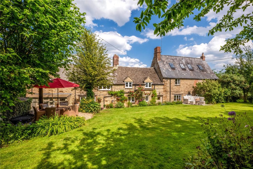 Main Road, Upper Tadmarton, Banbury, Oxfordshire, OX15 5SJ