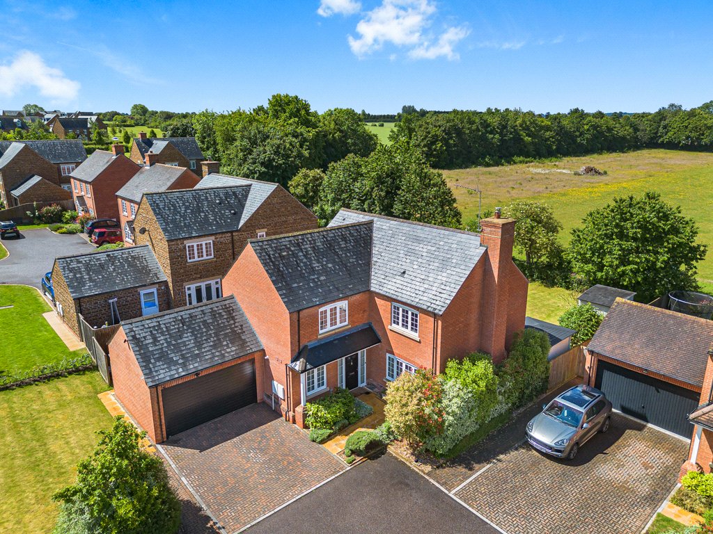 Henge Close, Adderbury, Banbury, Oxfordshire, OX17 3GA
