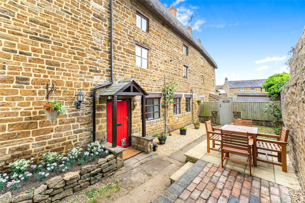 Aynho Road, Adderbury, Banbury, Oxfordshire, OX17 3NL
