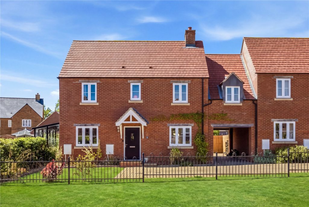 Simmons Way, Hook Norton, Oxfordshire, OX15 5FT