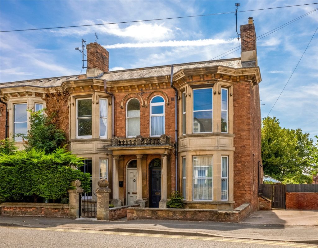 Banbury Road, Brackley, Northamptonshire, NN13 6AU