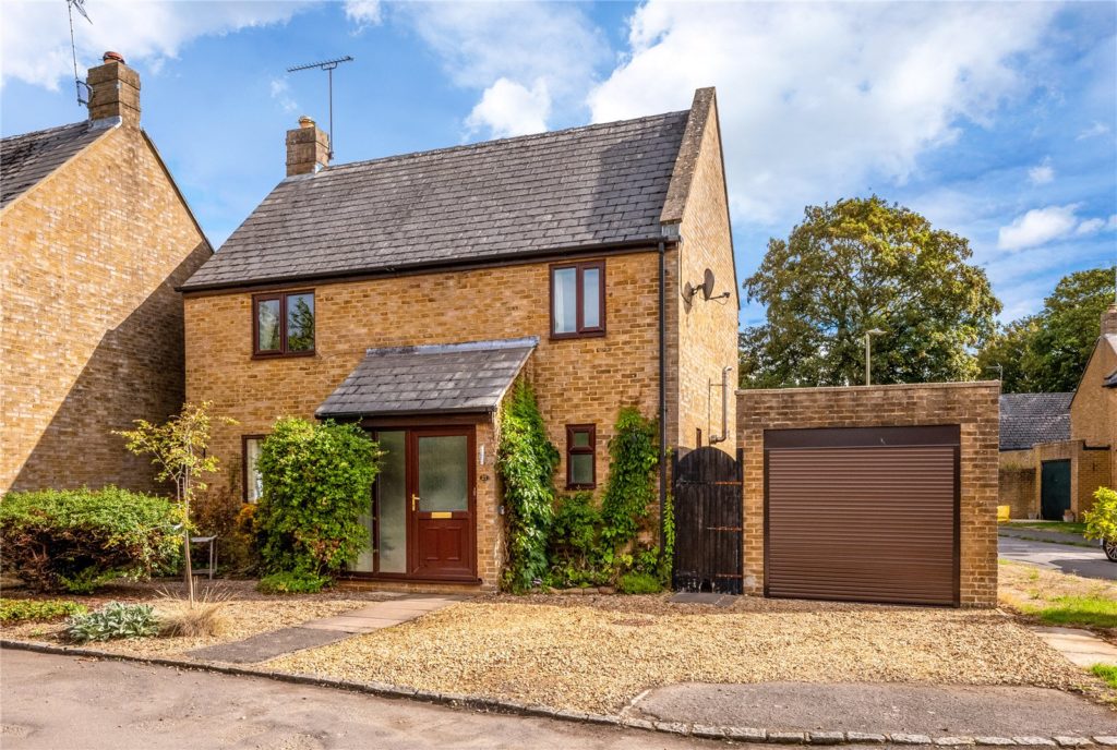 Hollybush Road, Hook Norton, Oxfordshire, OX15 5LY