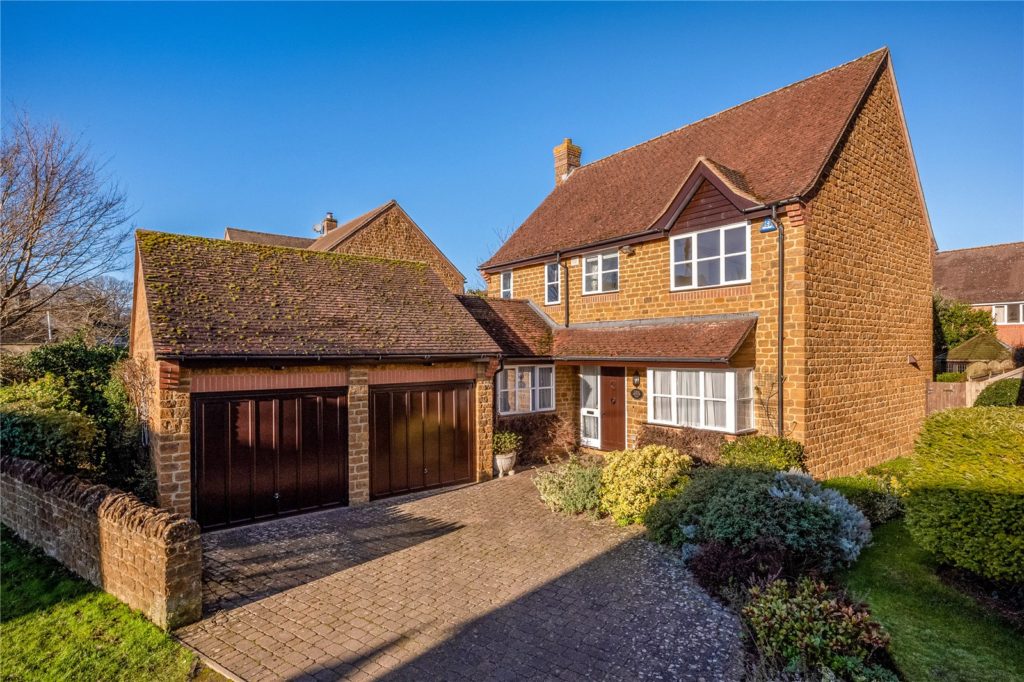 Earls Lane, Deddington, Banbury, Oxfordshire, OX15 0TJ